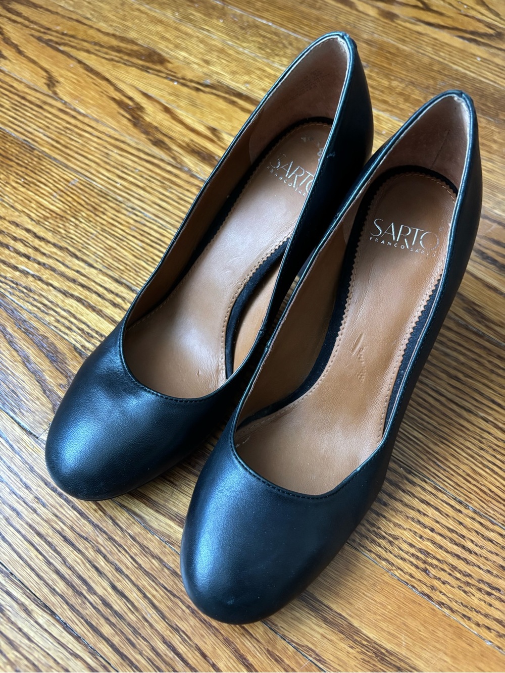 SARTO By Franco Sarto Black Leather Classic Round-Toe Heels